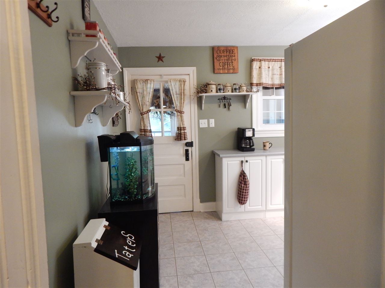 1523 Spring Hill Road Staunton, VA 24401 - Photo 5 of 38 Gallery Image 5