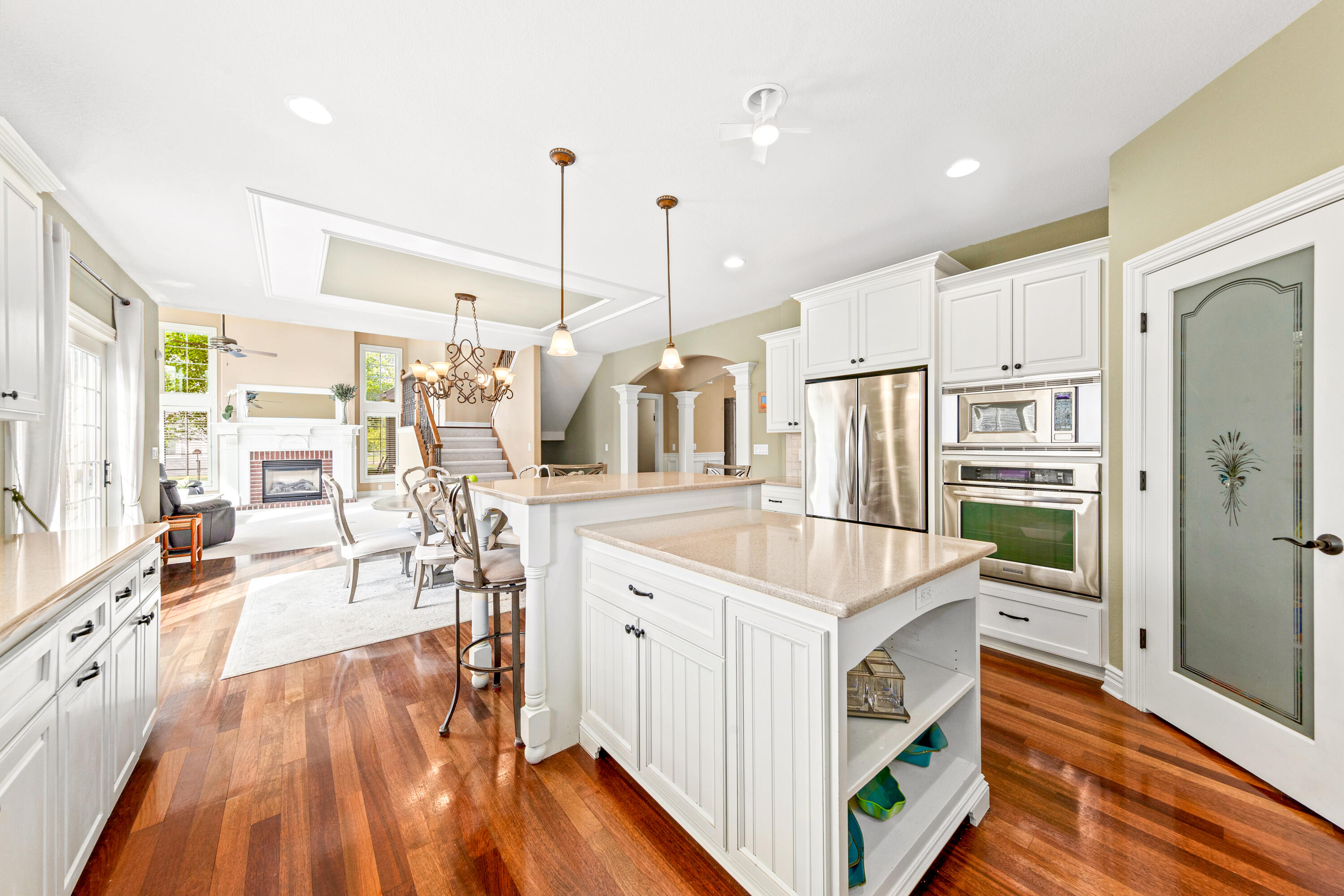 1260 4 Winds Way Hartland, WI 53029 - Photo 24 of 79 Double-Tier Breakfast Island