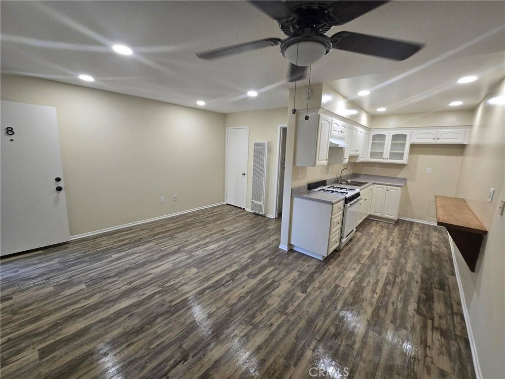 220 12th Street, Unit 8 Huntington Beach, CA 92648 - Photo 4 of 10