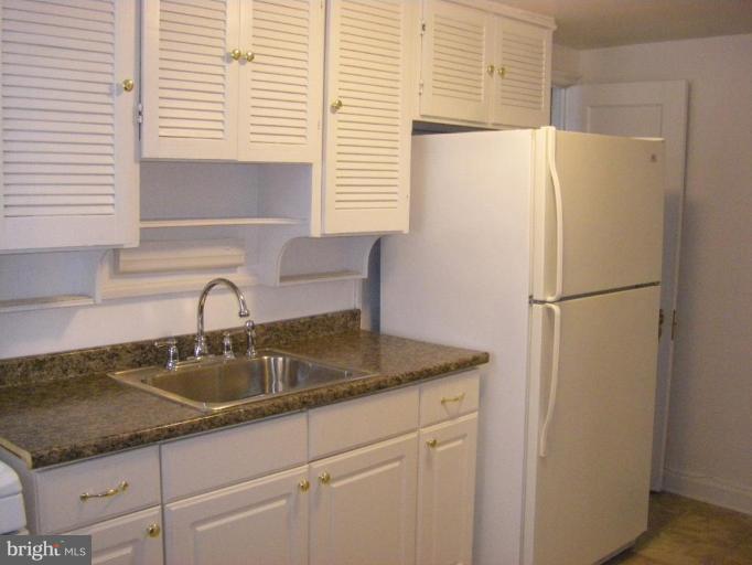 724 Braeside Road Baltimore, MD 21229 - Photo 14 of 15 Kitchen #2