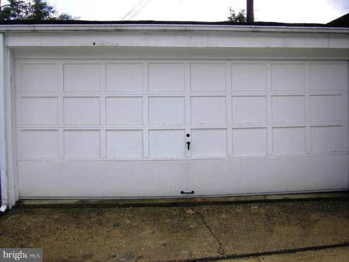 724 Braeside Road Baltimore, MD 21229 - Photo 8 of 15 Garage 1