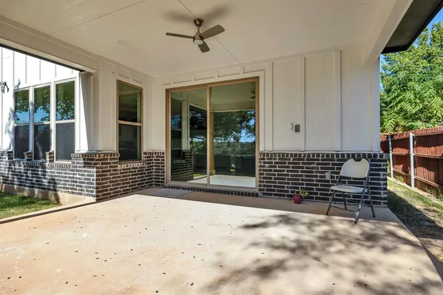 a view of a house with backyard and porch