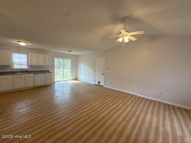 205 Commons Court New Bern, NC 28560 - Photo 3 of 15 Living Room