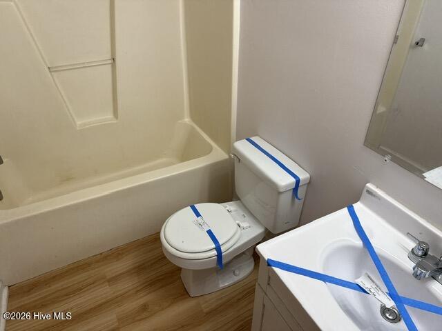 205 Commons Court New Bern, NC 28560 - Photo 8 of 15 205 Commons Dr. Bath 2