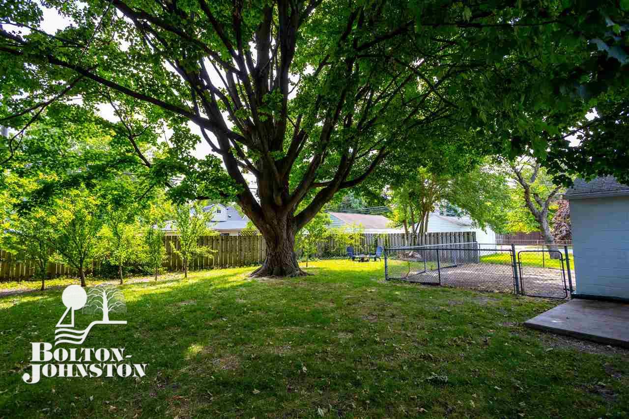 2073 Ridgemont Road Grosse Pointe, MI 48236 - Photo 19 of 21 Rear Yard