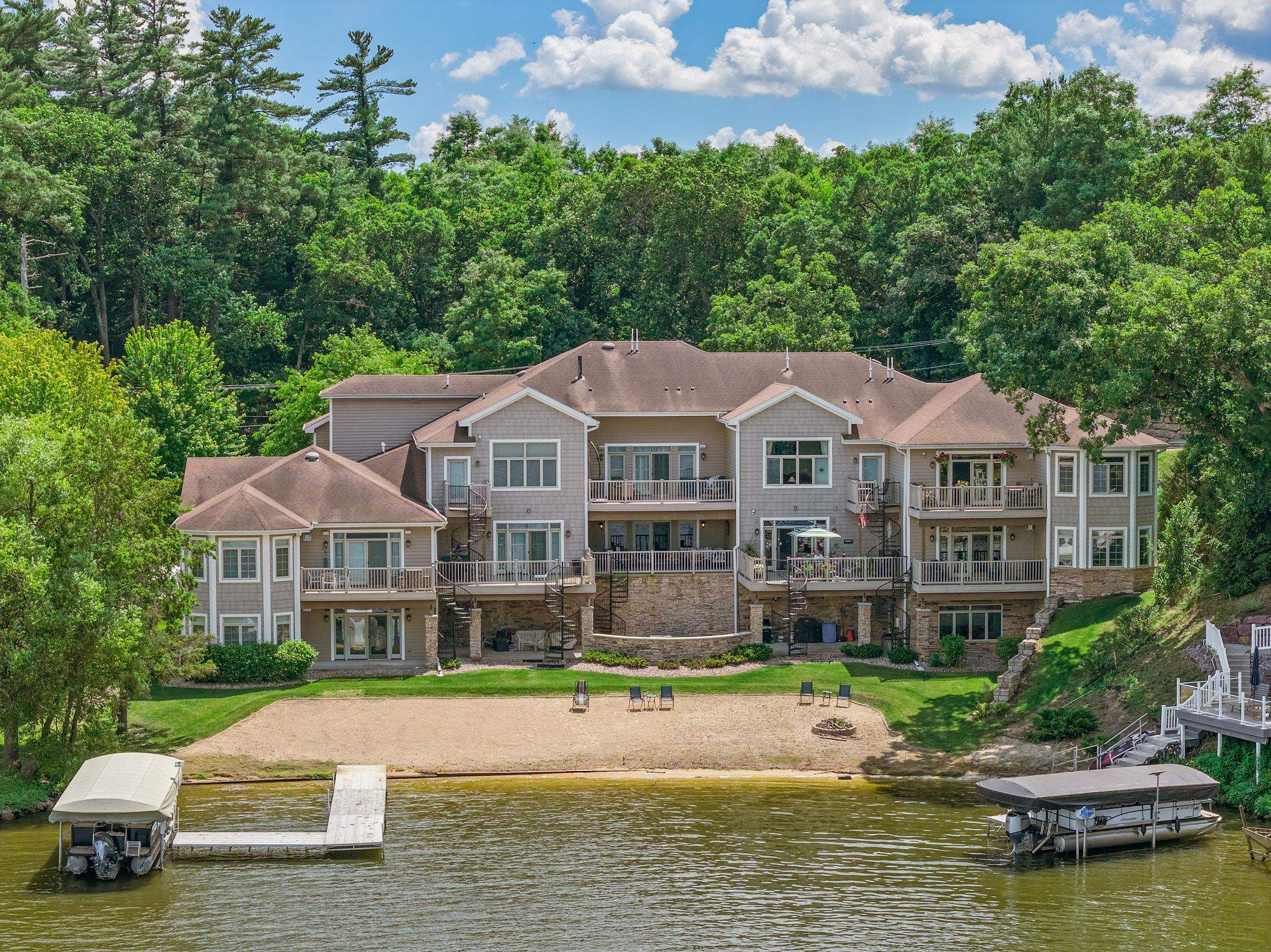 715 Canyon Road, Unit 4 Wisconsin Dells, WI 53965 - Photo 2 of 66
