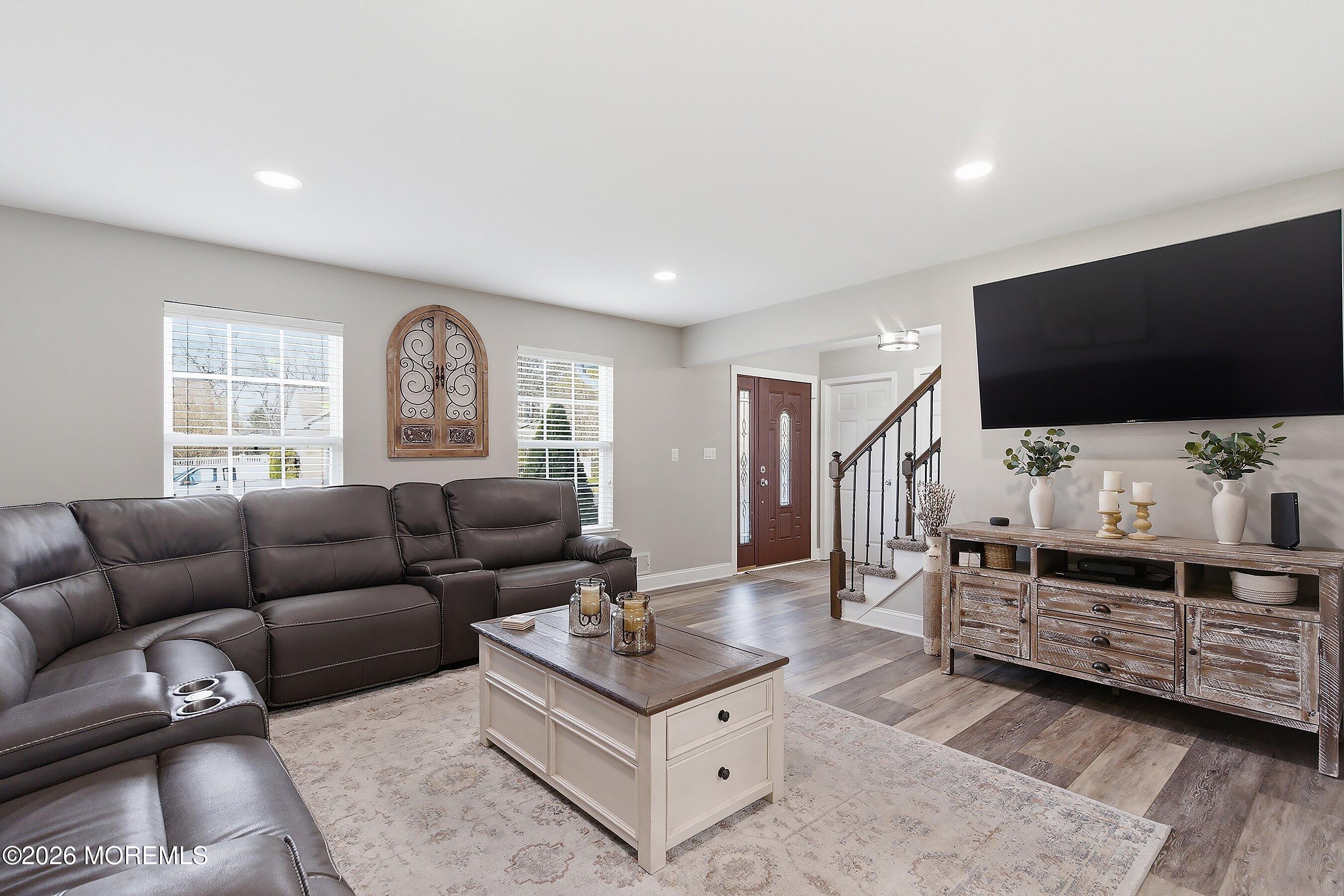 18 Carrie Drive Howell, NJ 07731 - Photo 4 of 38 1000019640