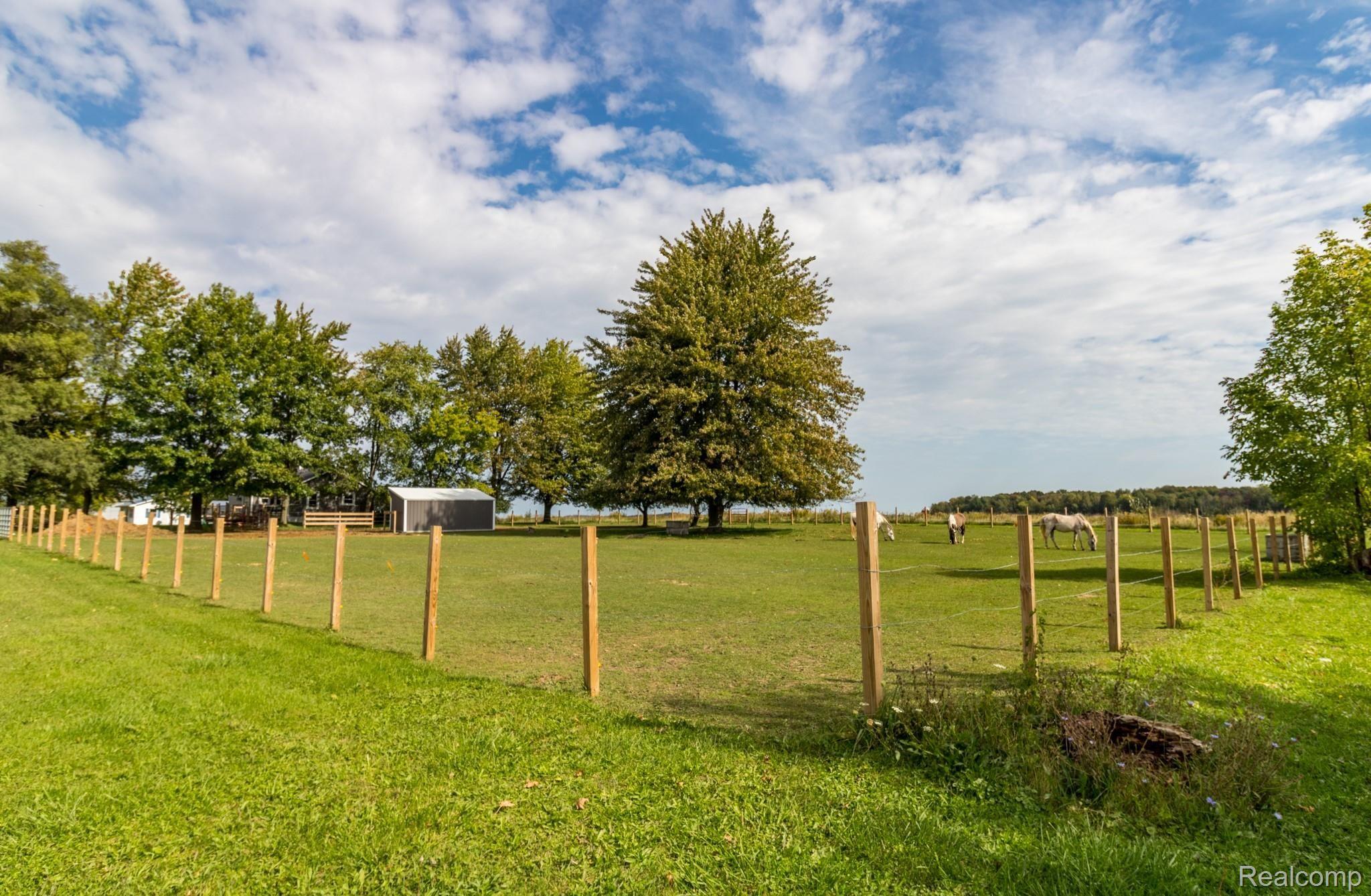 652 Wood Road Snover, MI 48472 - Photo 23 of 29 IMG_2025-HDR.jpg