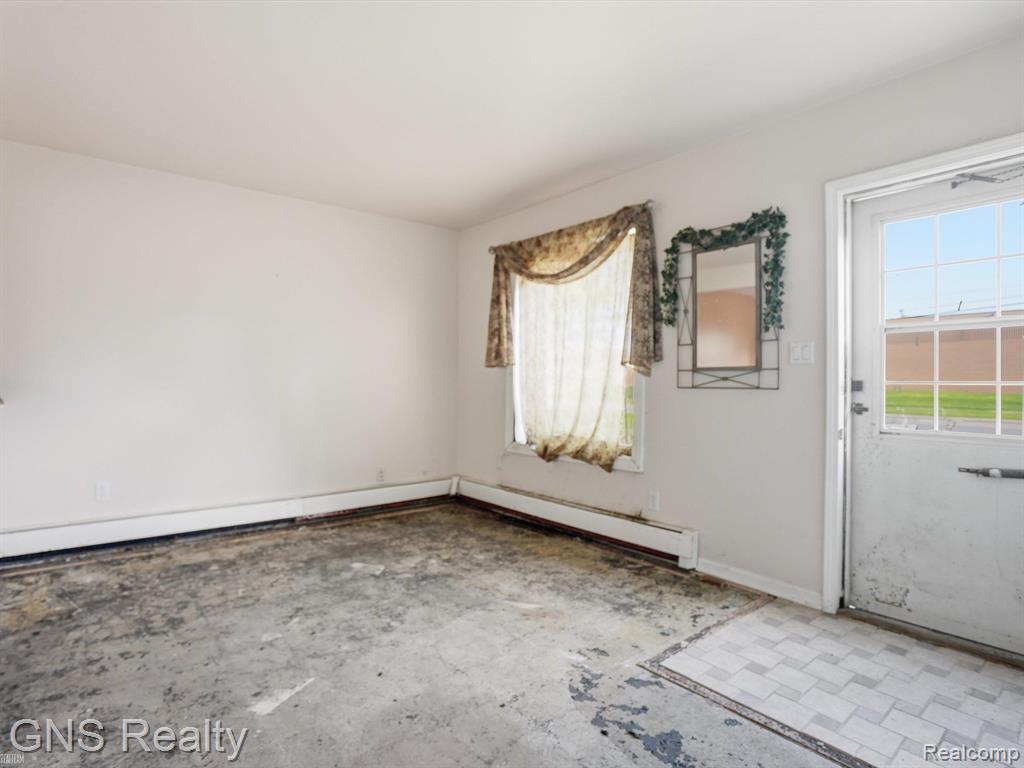 2717 Normandy Road Royal Oak, MI 48073 - Photo 5 of 13 2.jpeg
