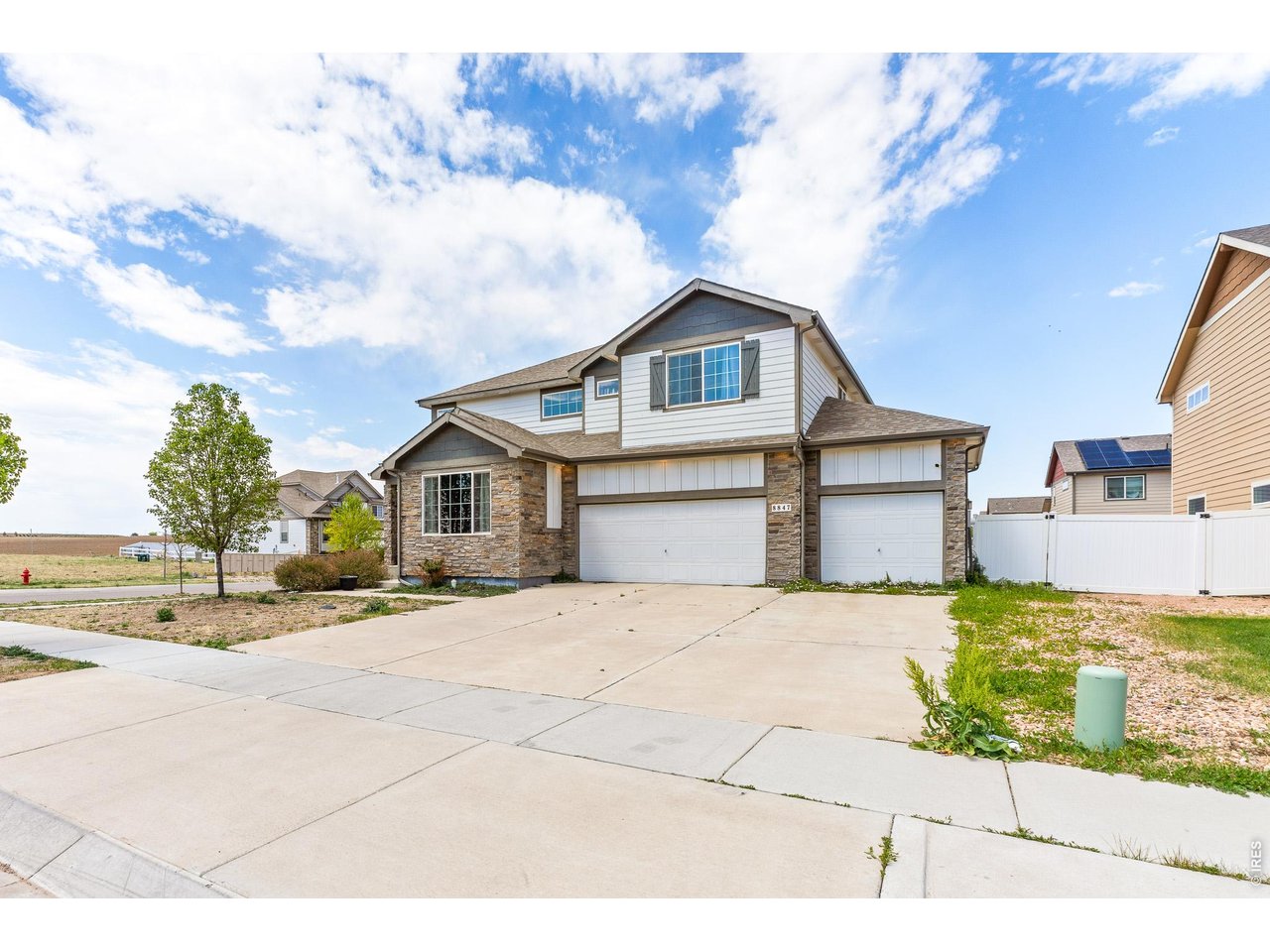 8847 16th St Road Greeley, CO 80634 - Photo 4 of 38 a front view of a house with a yard