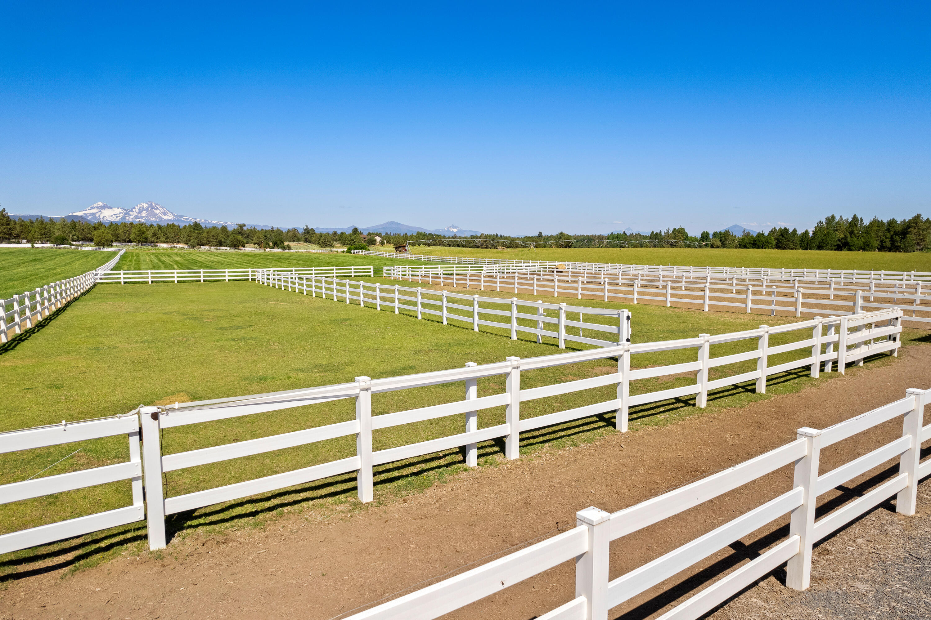 18611 Couch Market Road Bend, OR 97703 - Photo 45 of 55 45