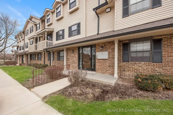 $2,100 | 1482 West Jefferson Avenue, Unit D, Naperville, IL 60540