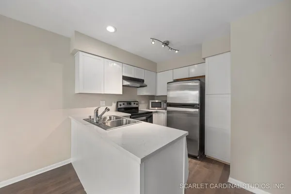 $2,100 | 1482 West Jefferson Avenue, Unit D, Naperville, IL 60540