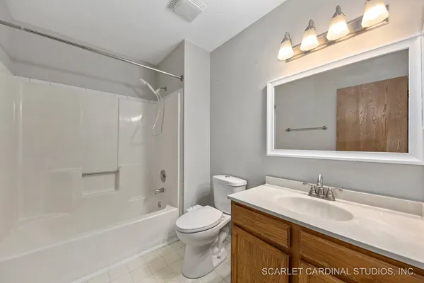 $2,100 | 1482 West Jefferson Avenue, Unit D, Naperville, IL 60540