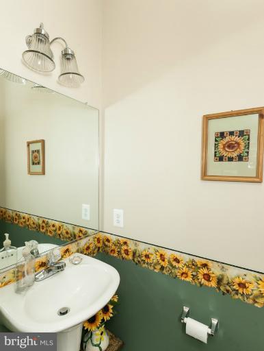 212 Seamaster Road Baltimore, MD 21221 - Photo 2 of 26 Bath