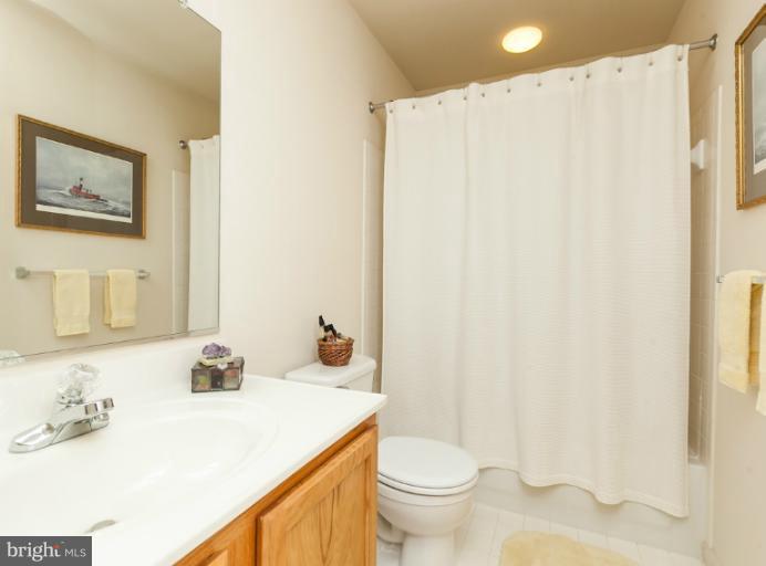 212 Seamaster Road Baltimore, MD 21221 - Photo 22 of 26 Bath