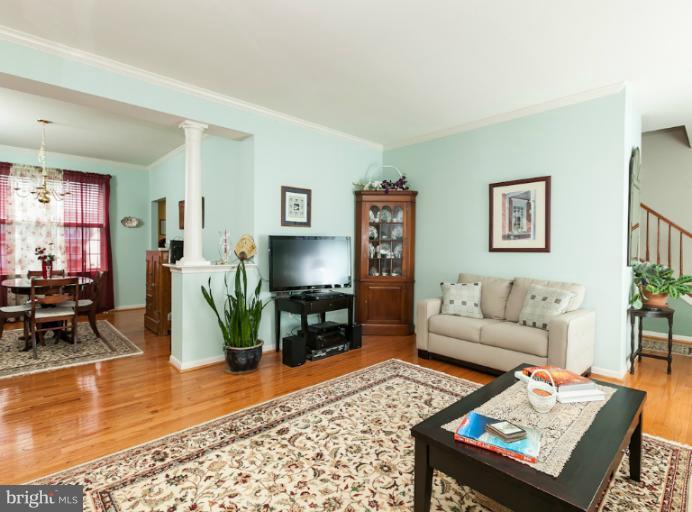 212 Seamaster Road Baltimore, MD 21221 - Photo 6 of 26 Living Room