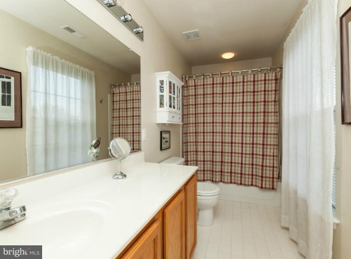 212 Seamaster Road Baltimore, MD 21221 - Photo 8 of 26 Bath (Master)