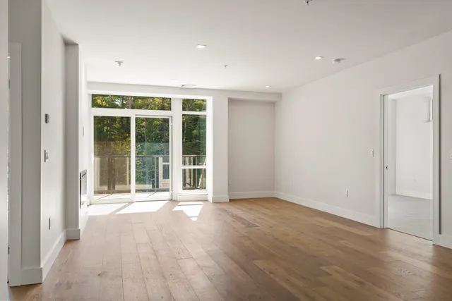 $868,000 | 267 Highway 1, Unit 404, Falmouth, ME 04105