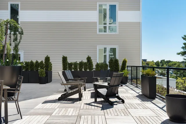 $868,000 | 267 Highway 1, Unit 404, Falmouth, ME 04105