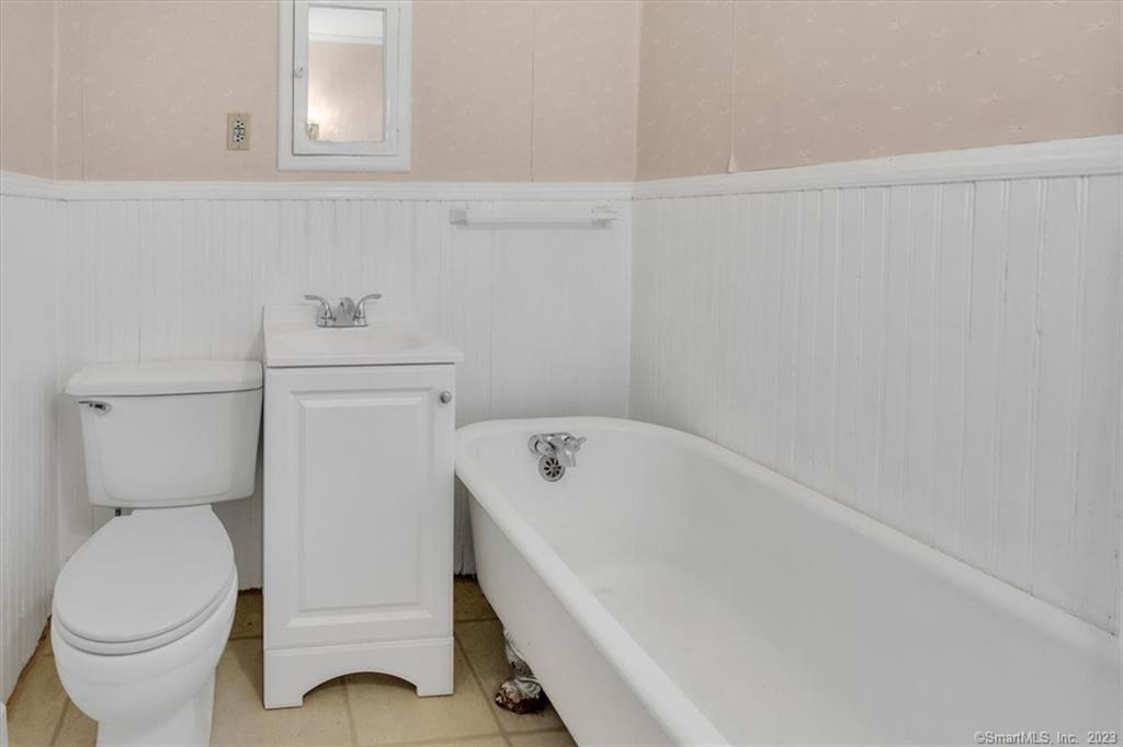 56 Winter Street Manchester, CT 06040 - Photo 8 of 36