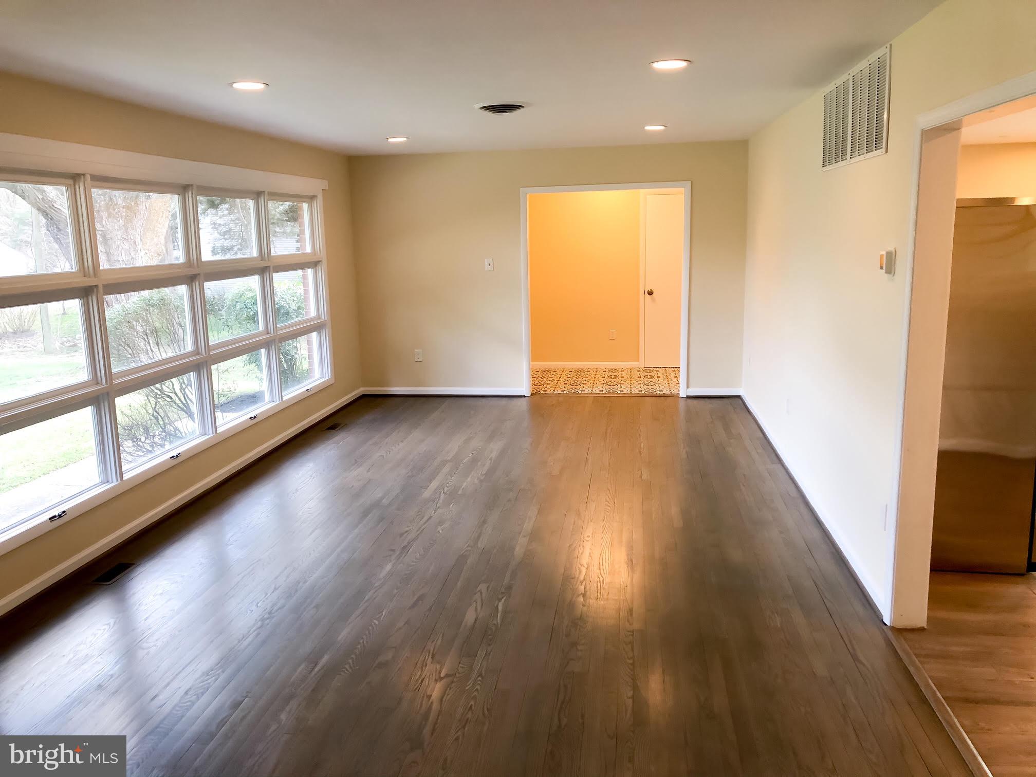 7290 Kindler Road Columbia, MD 21046 - Photo 17 of 30 LIVING ROOM