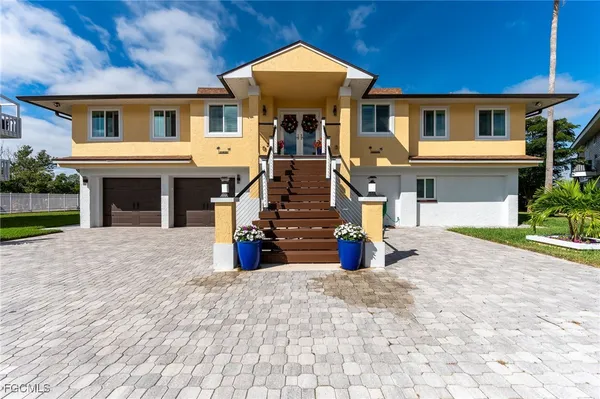 $2,550,000 | 21520-522 Indian Bayou Drive, Fort Myers Beach, FL 33931