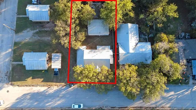 $2,300 | 611 West College Street, Jacksboro, TX 76458
