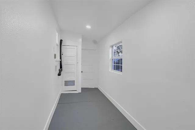 $2,300 | 611 West College Street, Jacksboro, TX 76458