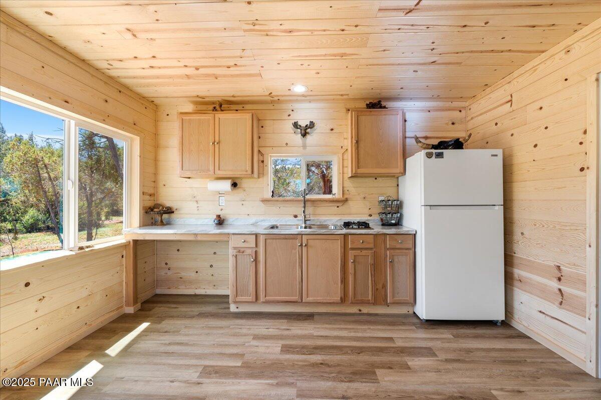 453 Arizona Road Ash Fork, AZ 86320 - Photo 12 of 22 12-Kitchen