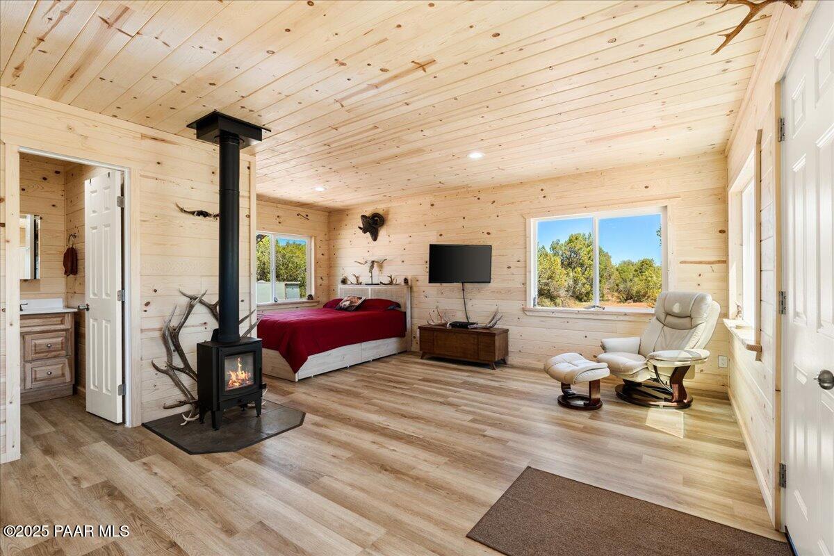 453 Arizona Road Ash Fork, AZ 86320 - Photo 5 of 22 05-Entry to Living Room
