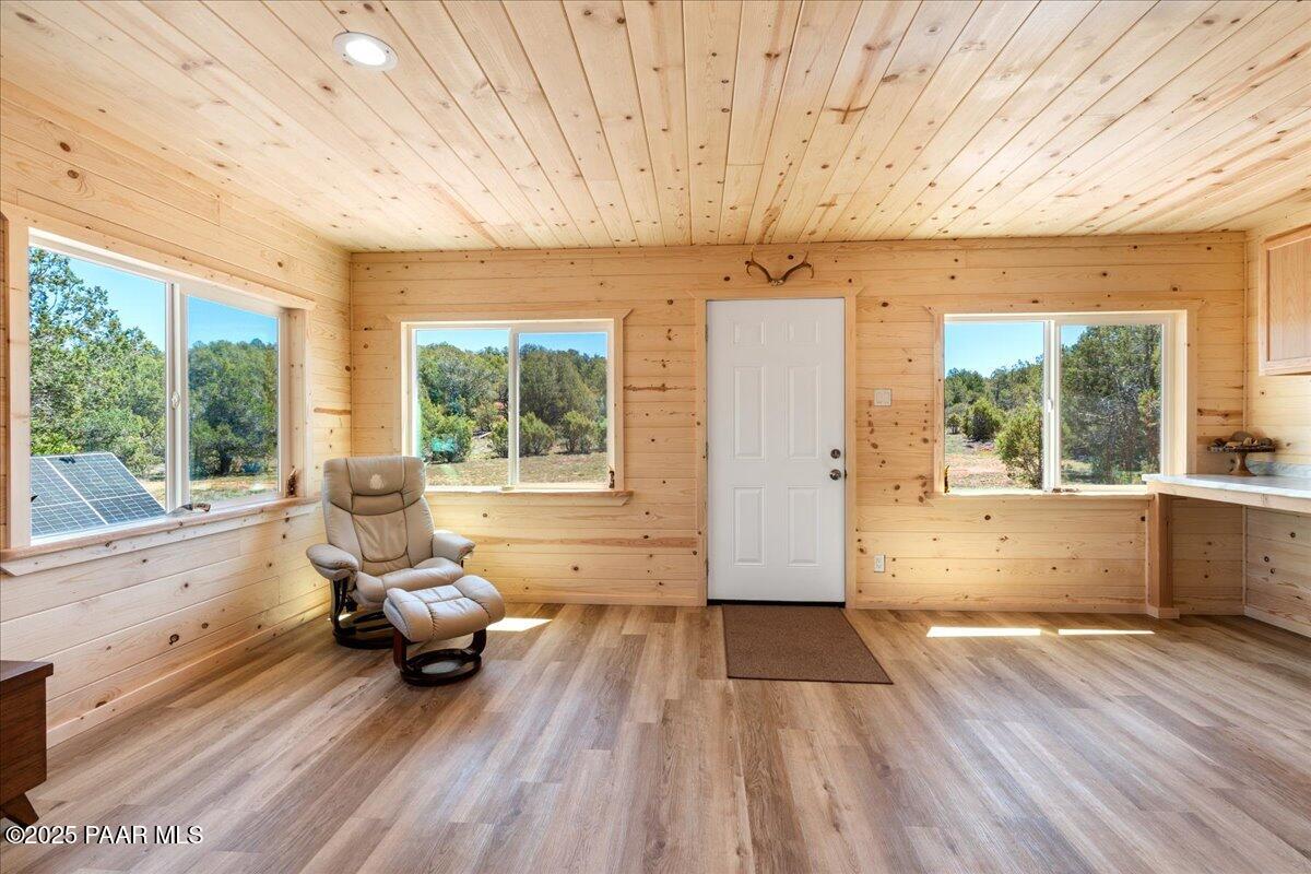 453 Arizona Road Ash Fork, AZ 86320 - Photo 6 of 22 06-Living Room