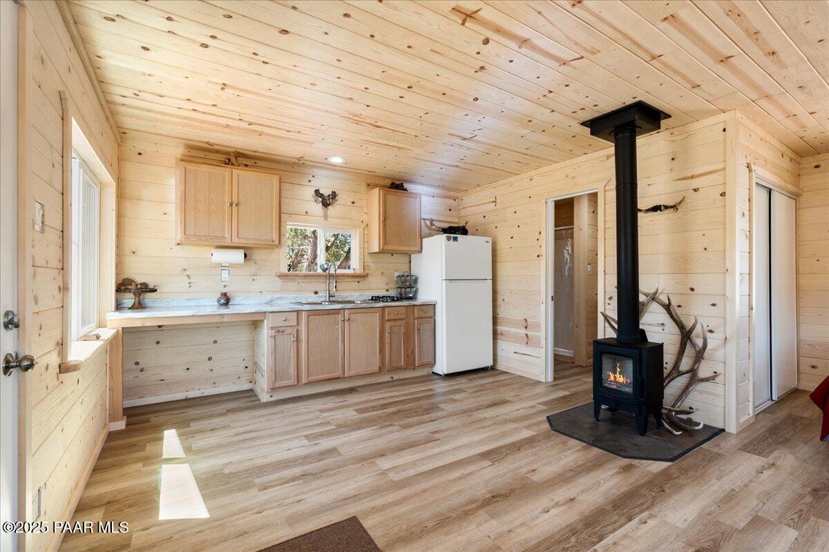 453 Arizona Road Ash Fork, AZ 86320 - Photo 10 of 22 10-Kitchen