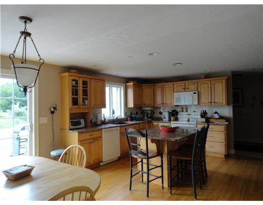 16 Edgefield Road Gorham, ME 04038 - Photo 6 of 15 Kitchen.
