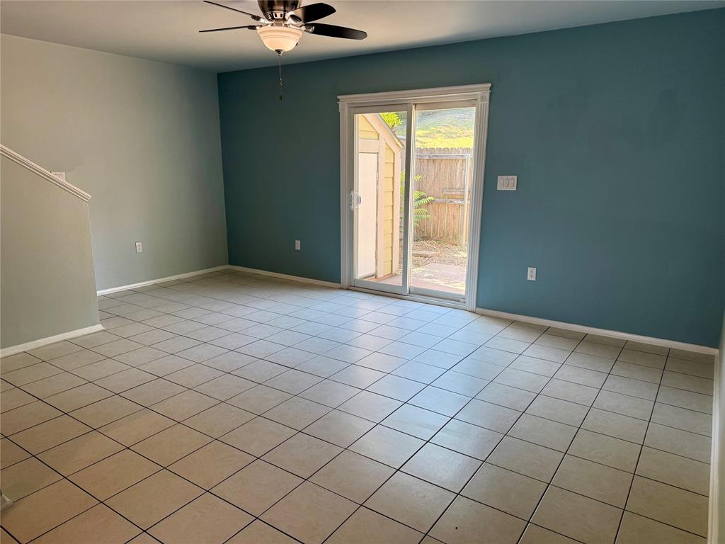 1500 Lake Shore Drive, Unit 402 Waco, TX 76708 - Photo 3 of 18 Living Room
