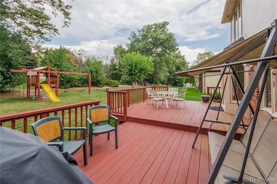2178 Reagan Drive Rochester, MI 48309 - Photo 38 of 44 2 level deck! Great for entertaining.