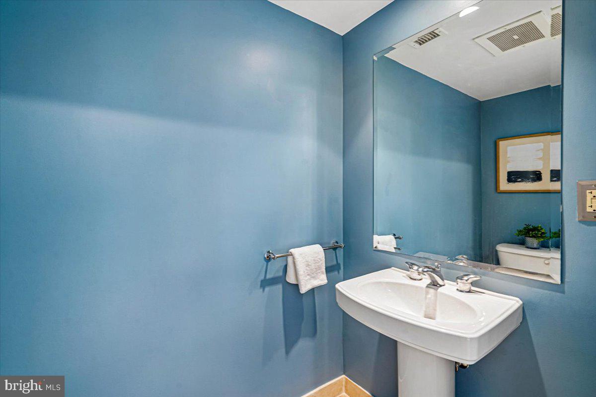 912 F Street Northwest, Unit 709 Washington, DC 20004 - Photo 11 of 28