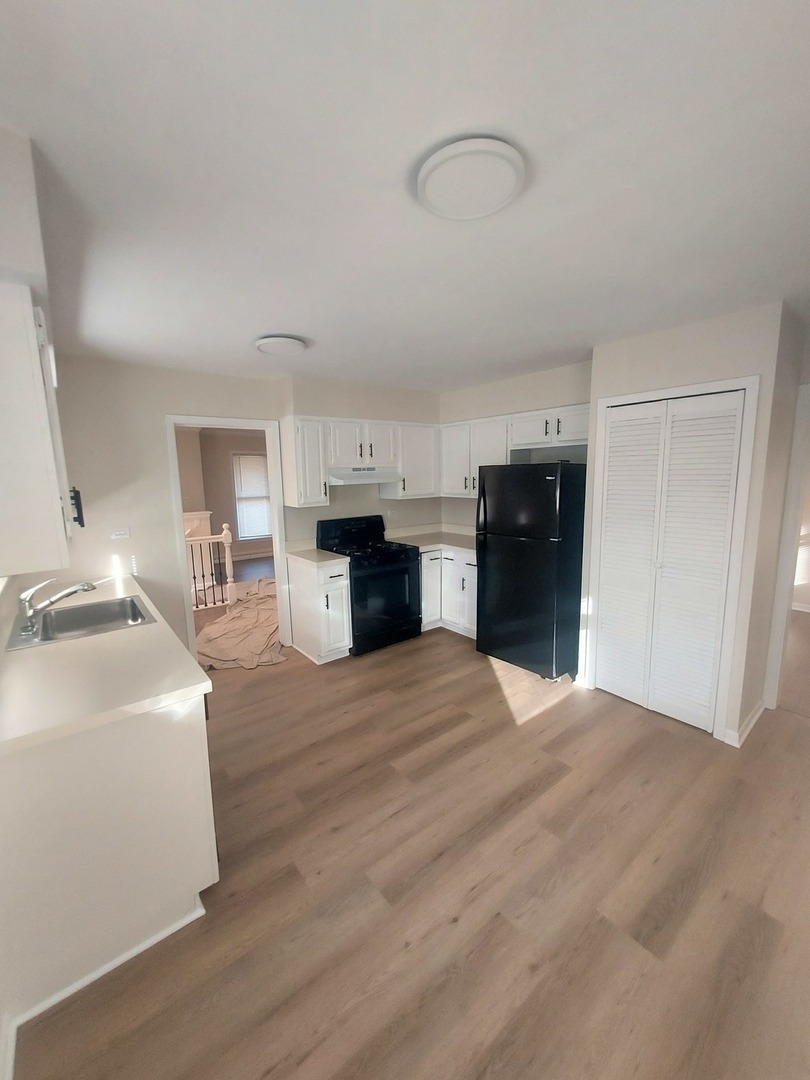 1001 North Dee Road, Unit A Park Ridge, IL 60068 - Photo 3 of 13 a large bedroom with a bed and a dresser