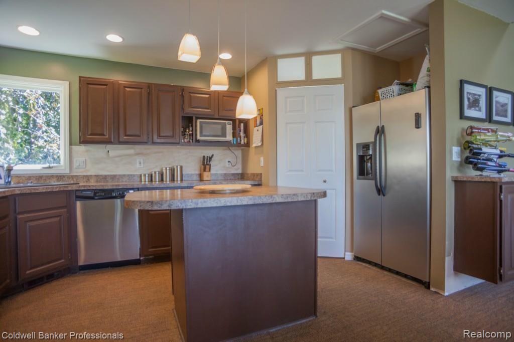 3502 Lexington Road Waterford, MI 48328 - Photo 11 of 27 IMG_2174.jpg