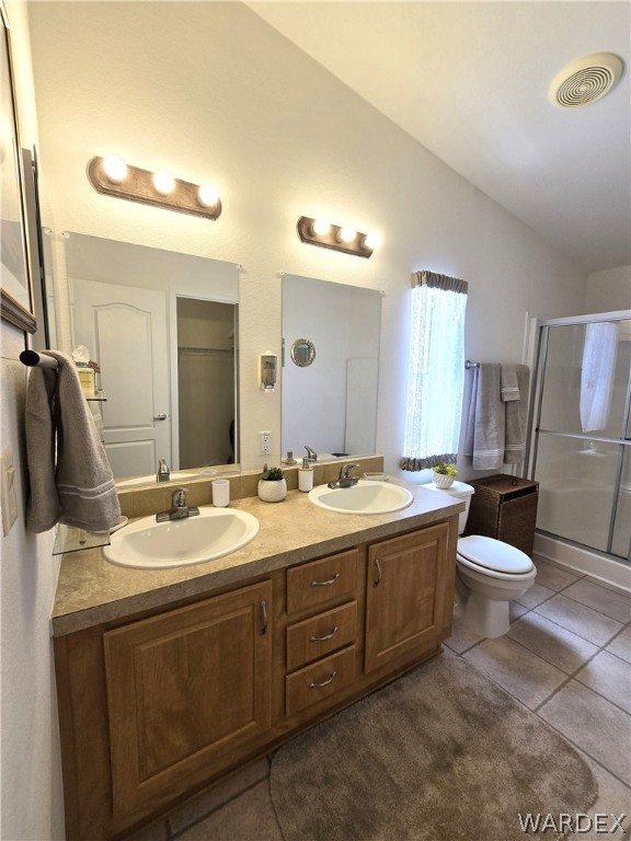 4950-17 Apache Road Golden Valley, AZ 86413 - Photo 61 of 100 a bathroom with a double vanity sink toilet and a mirror