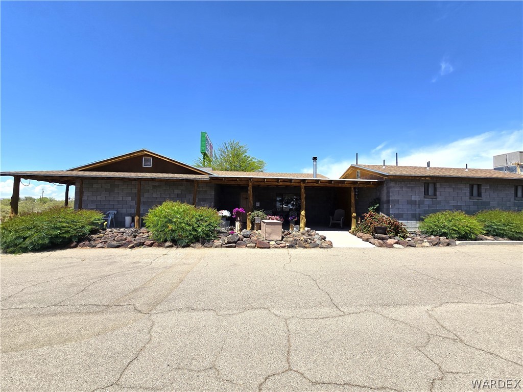 4950-17 Apache Road Golden Valley, AZ 86413 - Photo 77 of 100 a view of a house with potted plants and a large tree