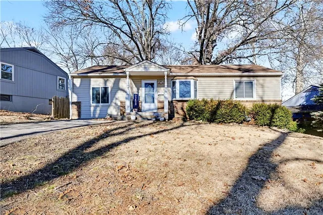 $219,950 | 2208 Northeast 56th Terrace, Gladstone, MO 64118