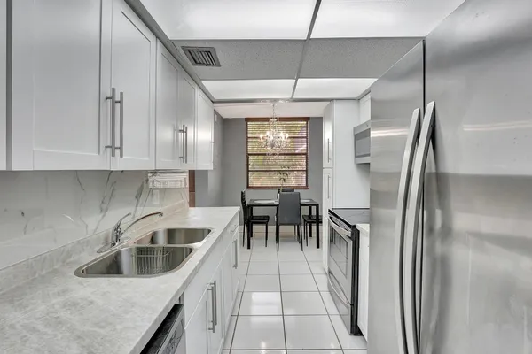 $185,000 | 6190 Woodlands Boulevard, Unit 311, Tamarac, FL 33319