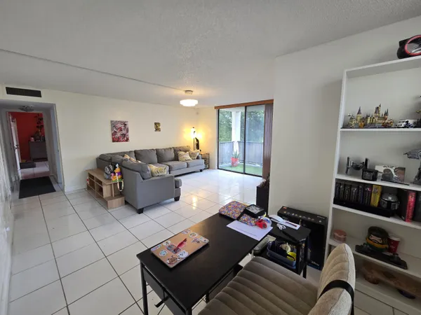 $185,000 | 6190 Woodlands Boulevard, Unit 311, Tamarac, FL 33319