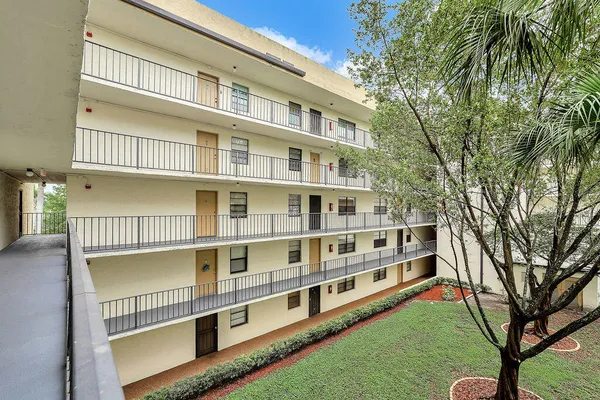 $185,000 | 6190 Woodlands Boulevard, Unit 311, Tamarac, FL 33319