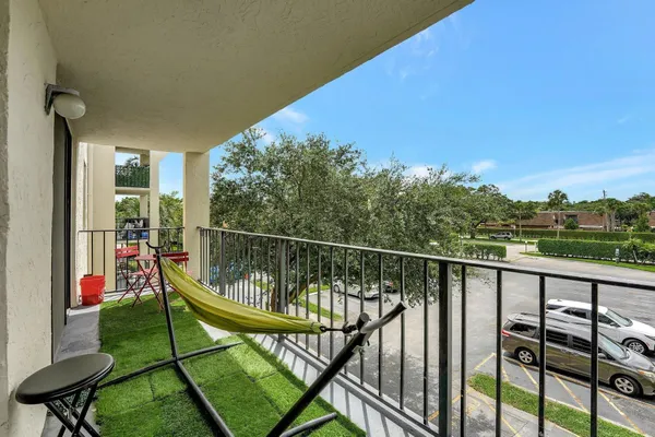 $185,000 | 6190 Woodlands Boulevard, Unit 311, Tamarac, FL 33319