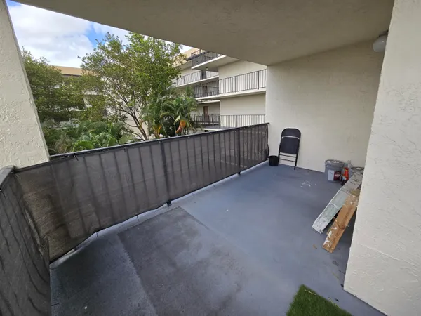 $185,000 | 6190 Woodlands Boulevard, Unit 311, Tamarac, FL 33319