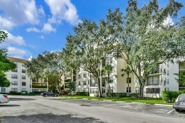 $185,000 | 6190 Woodlands Boulevard, Unit 311, Tamarac, FL 33319