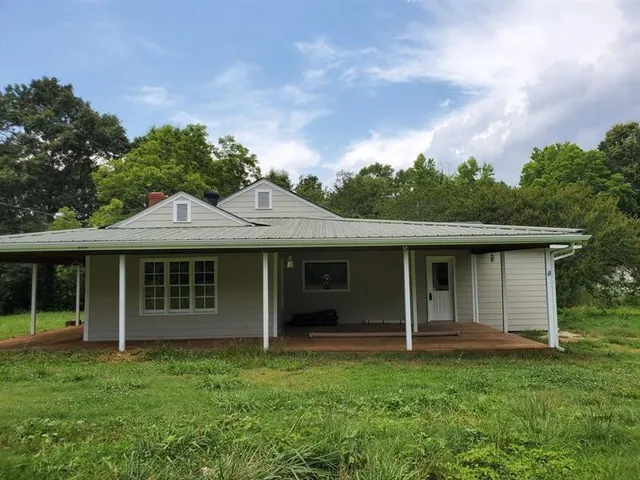 $2,200 | 220 Tuscarora Trail, Hartwell, GA 30643