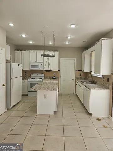 $2,000 | 6865 Breeze Drive, Stone Mountain, GA 30087